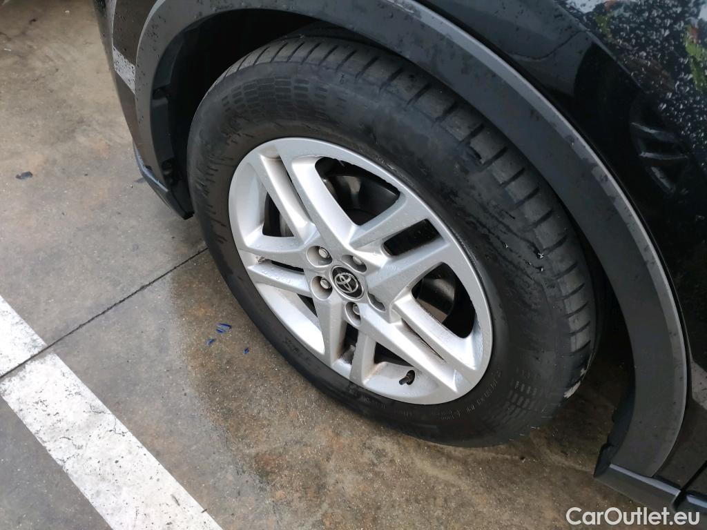  Toyota  C-HR TOYOTA  / 2019 / 5P / todoterreno 1.8 125H Active #4