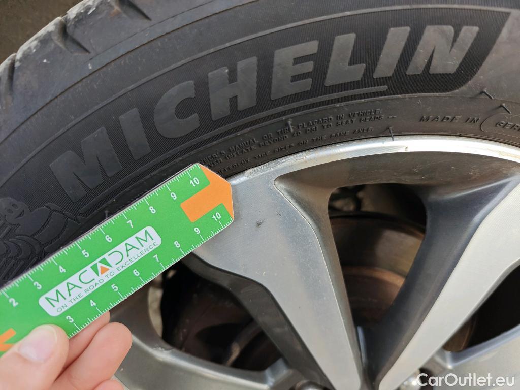  KIA  STONIC KIA  / 2017 / 5P / todoterreno 1.0 T-GDi 74kW (100CV) MHEV iMT Concept #4