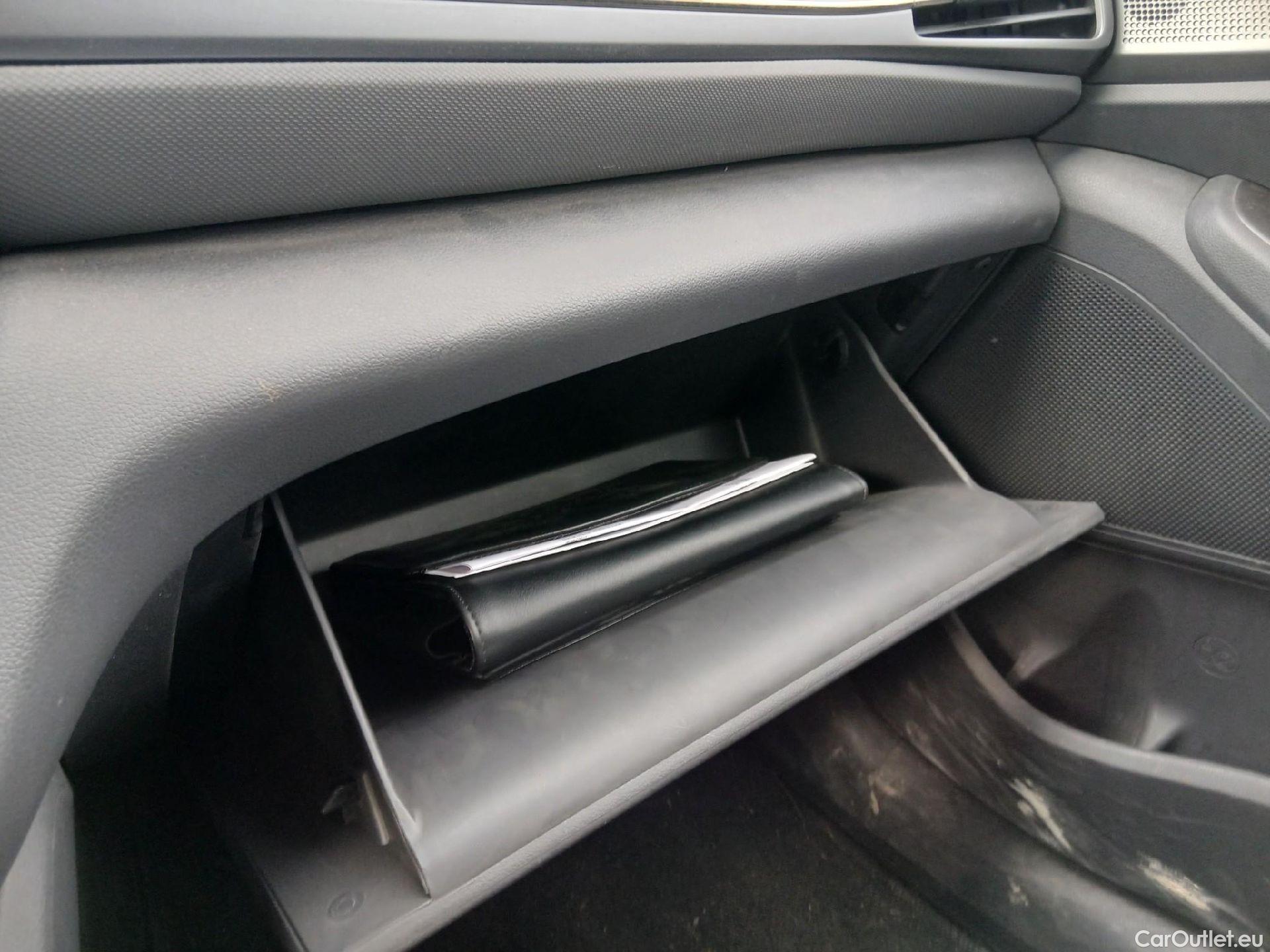  Hyundai   Ioniq HYUNDAI / 2019 / 5P / berlina con portón 1.6 GDI HEV Klass DCT #1