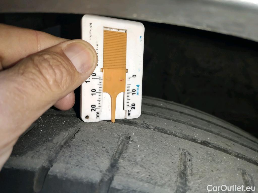  Toyota  C-HR TOYOTA  / 2019 / 5P / todoterreno 1.8 125H Active #7