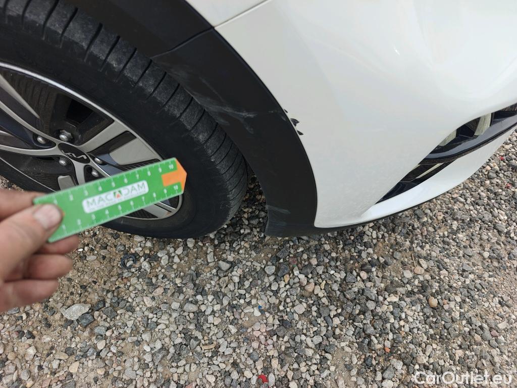  KIA  Niro KIA  / 2019 / 5P / crossover 1.6 GDi PHEV 104kW (141CV) Drive #17