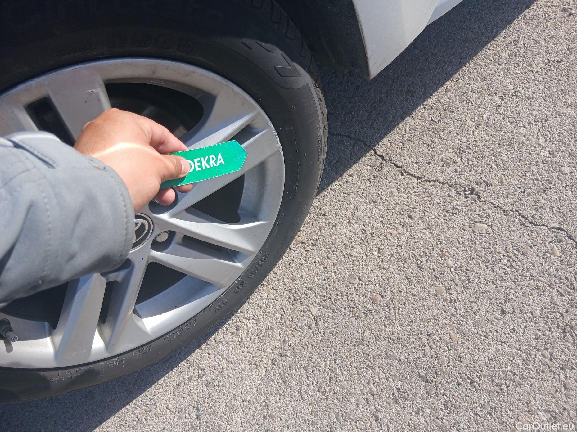  Toyota  Corolla TOYOTA  1.8 125H ACTIVE TECH E-CVT (AC3) #19