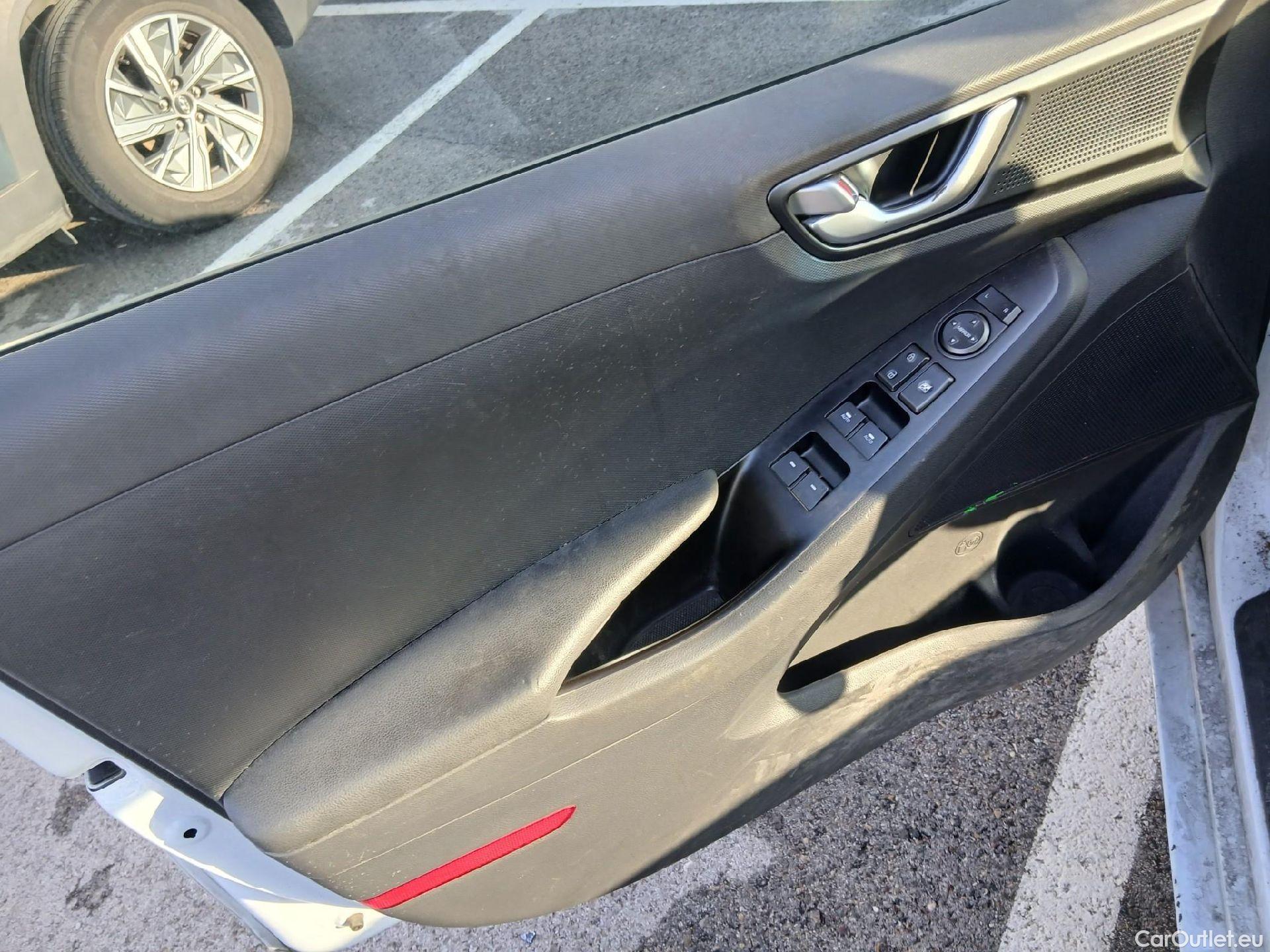  Hyundai   Ioniq HYUNDAI / 2019 / 5P / berlina con portón 1.6 GDI HEV Klass DCT #21