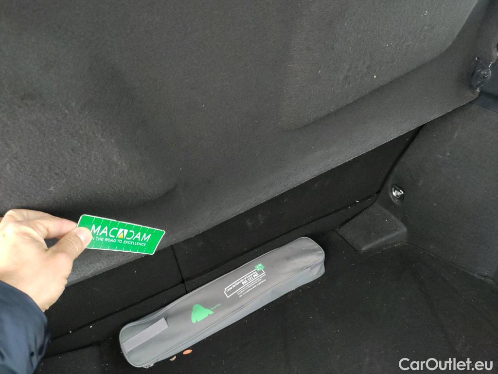  Toyota  C-HR TOYOTA  / 2019 / 5P / todoterreno 1.8 125H Active #2