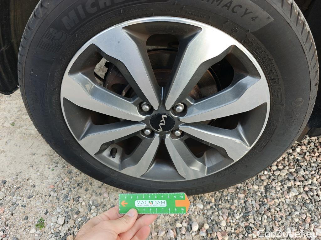  KIA  STONIC KIA  / 2017 / 5P / todoterreno 1.0 T-GDi 74kW (100CV) MHEV iMT Concept #3