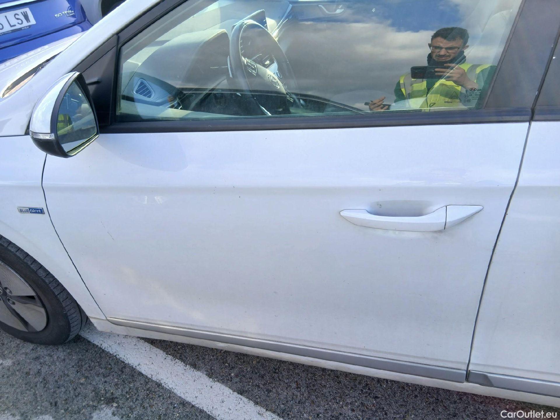  Hyundai   Ioniq HYUNDAI / 2019 / 5P / berlina con portón 1.6 GDI HEV Klass DCT #17