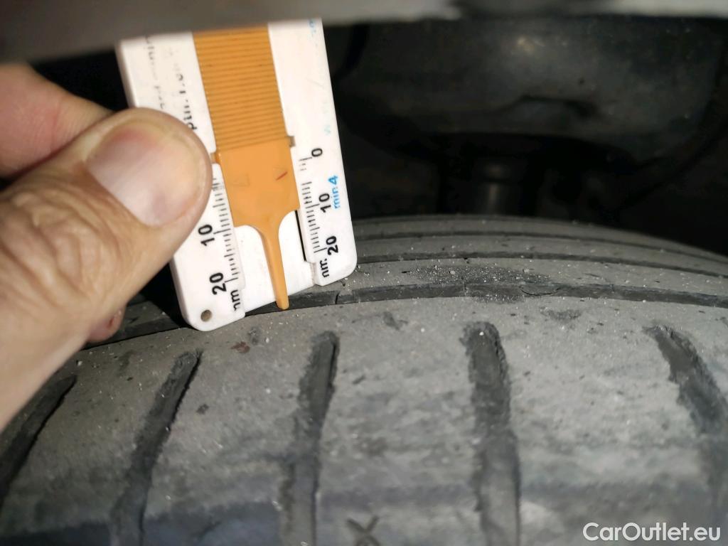  Toyota  C-HR TOYOTA  / 2019 / 5P / todoterreno 1.8 125H Active #5