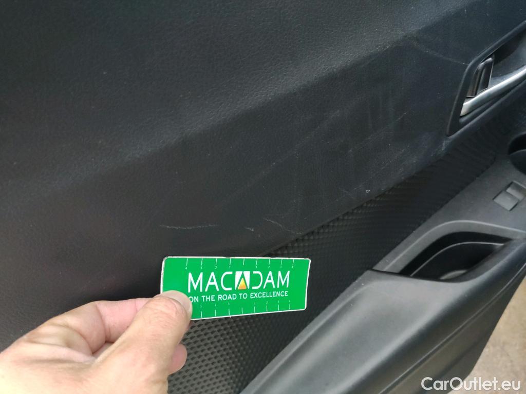  Toyota  C-HR TOYOTA  / 2019 / 5P / todoterreno 1.8 125H Active #13