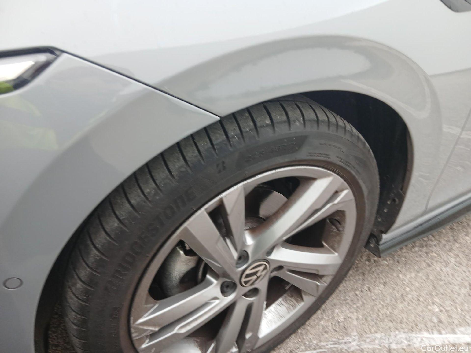  Volkswagen  Golf  VOLKSWAGEN / 2020 / 5P / berlina con portón R-Line 2.0 TDI 110kW (150CV) DSG #5