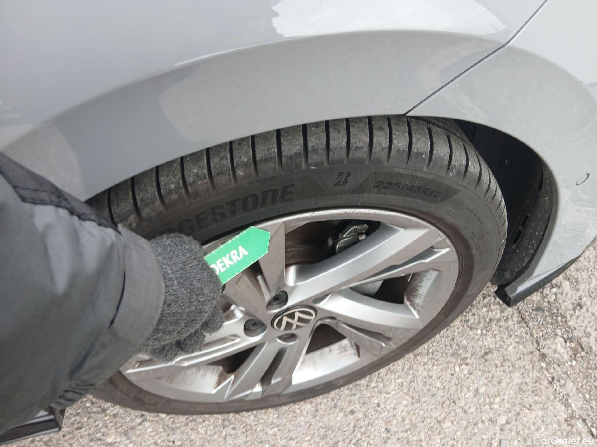  Volkswagen  Golf  VOLKSWAGEN / 2020 / 5P / berlina con portón R-Line 2.0 TDI 110kW (150CV) DSG #20