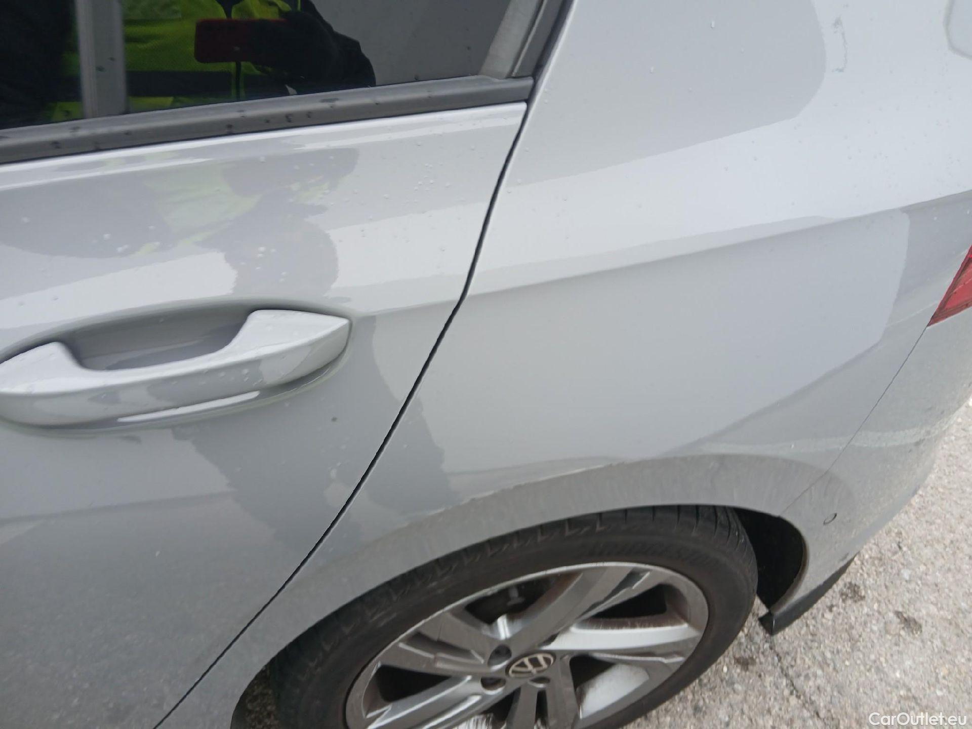  Volkswagen  Golf  VOLKSWAGEN / 2020 / 5P / berlina con portón R-Line 2.0 TDI 110kW (150CV) DSG #9