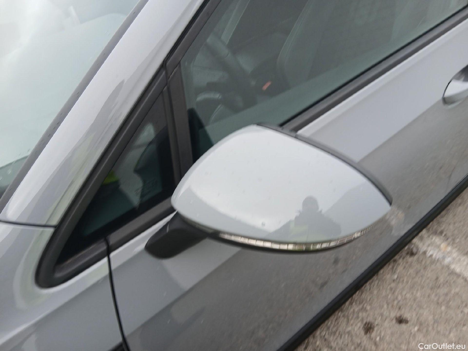  Volkswagen  Golf  VOLKSWAGEN / 2020 / 5P / berlina con portón R-Line 2.0 TDI 110kW (150CV) DSG #8