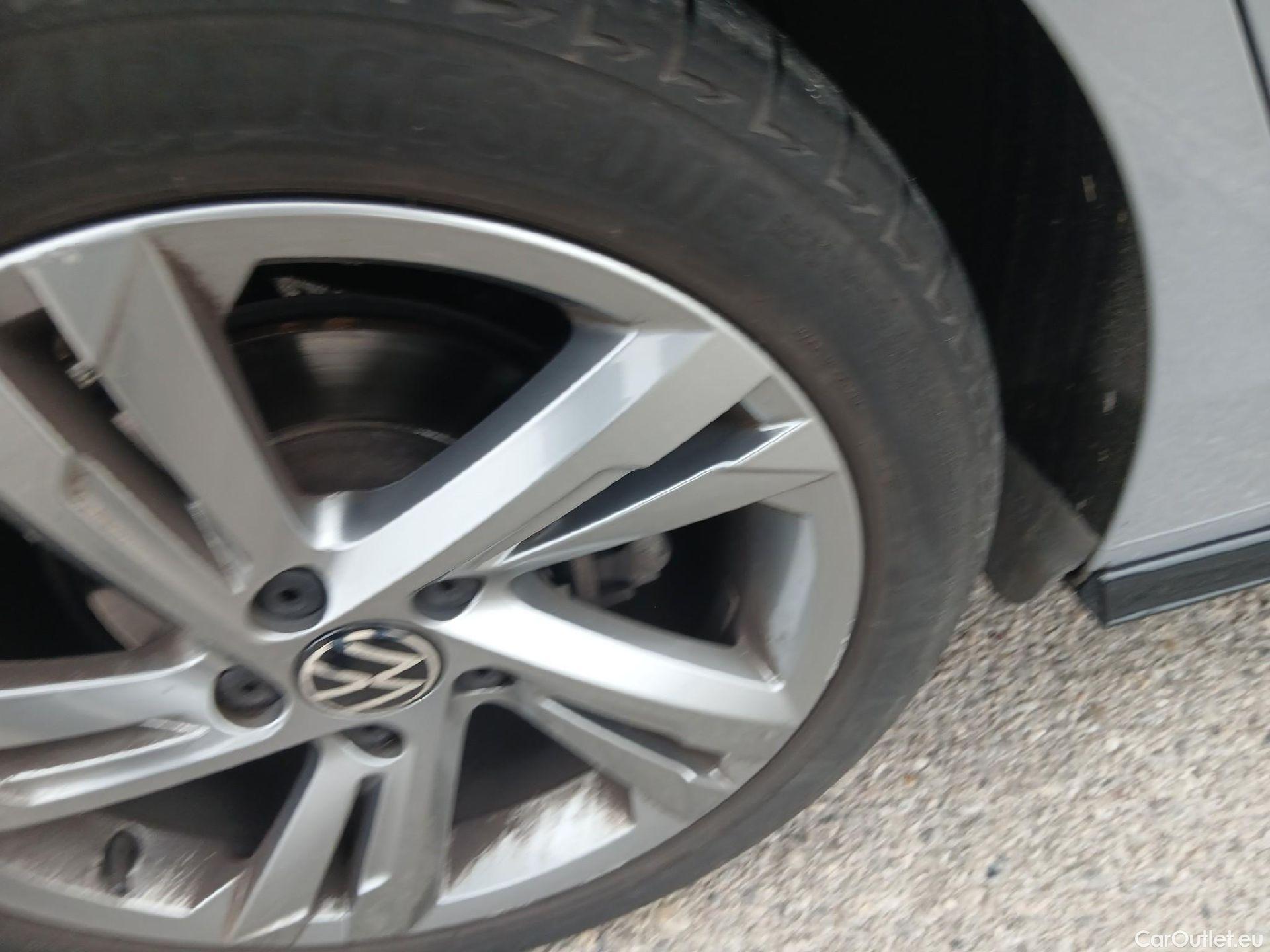  Volkswagen  Golf  VOLKSWAGEN / 2020 / 5P / berlina con portón R-Line 2.0 TDI 110kW (150CV) DSG #15