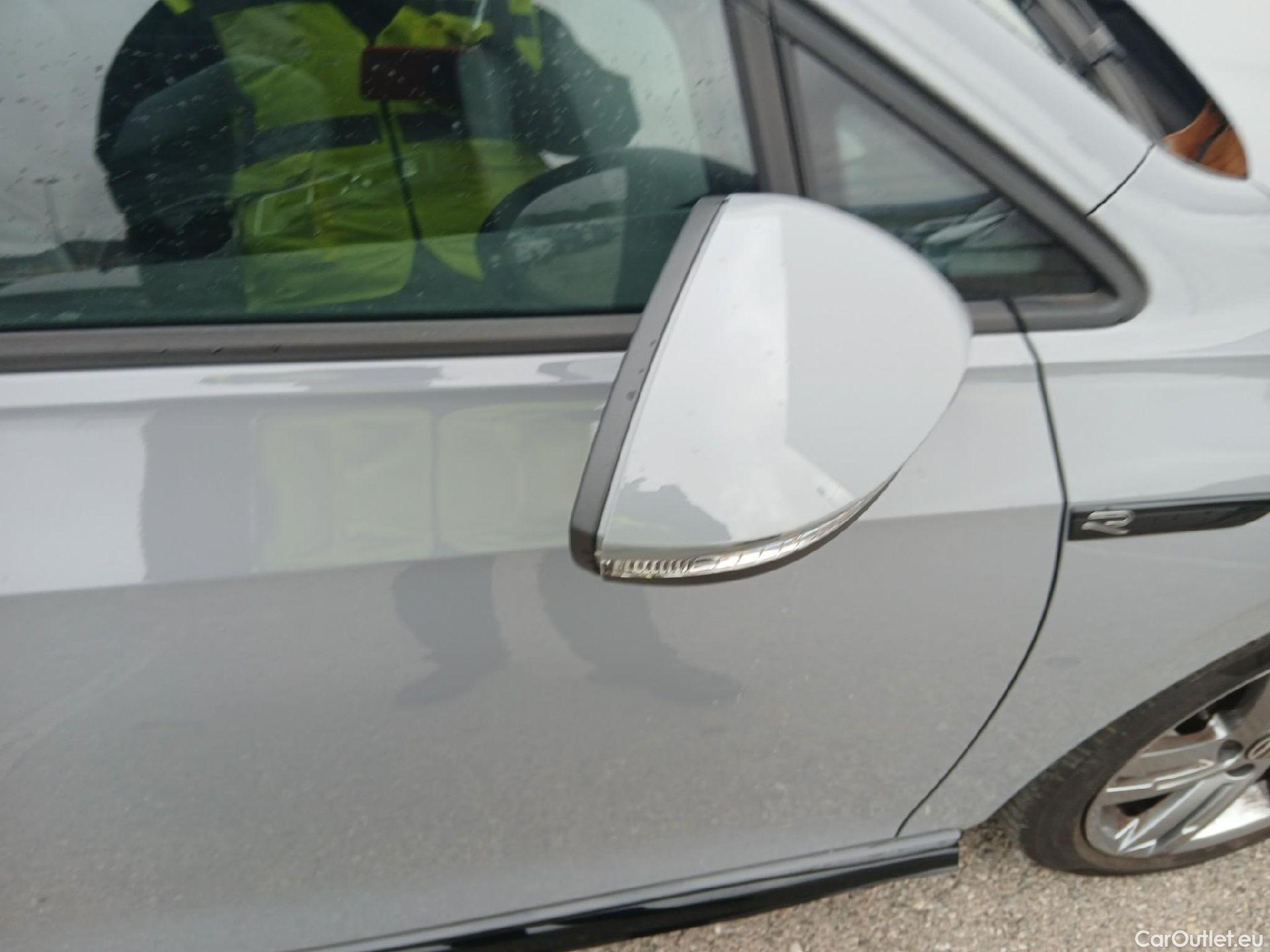  Volkswagen  Golf  VOLKSWAGEN / 2020 / 5P / berlina con portón R-Line 2.0 TDI 110kW (150CV) DSG #17