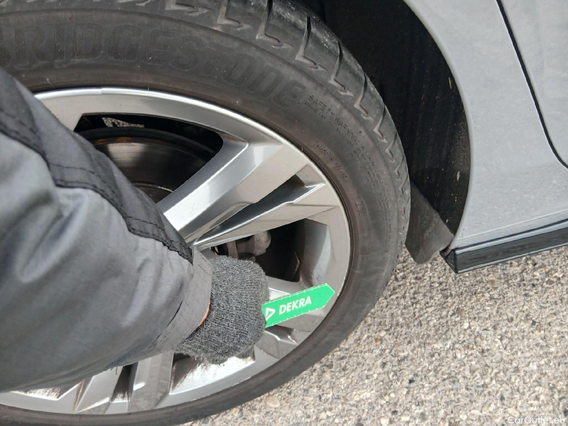  Volkswagen  Golf  VOLKSWAGEN / 2020 / 5P / berlina con portón R-Line 2.0 TDI 110kW (150CV) DSG #16