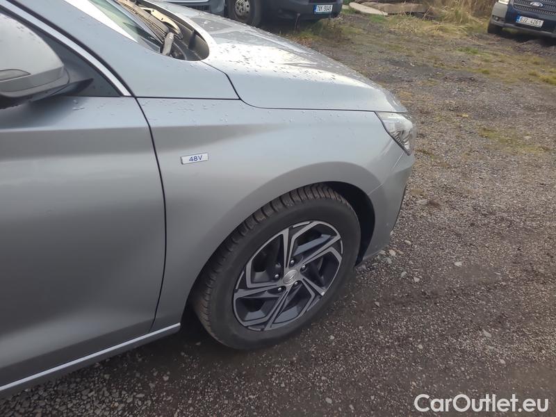  Hyundai  i30   cw (PD)(2017->)  kom.1.5T-GDI Family Smart #6