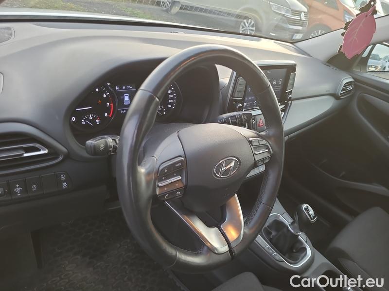  Hyundai  i30  (PD)(01.2017  ->)  kom.1.5T-GDI Family Smart #11