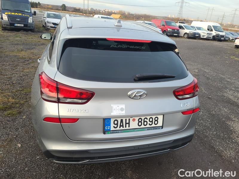  Hyundai  i30   cw (PD)(2017->)  kom.1.5T-GDI Family Smart #8