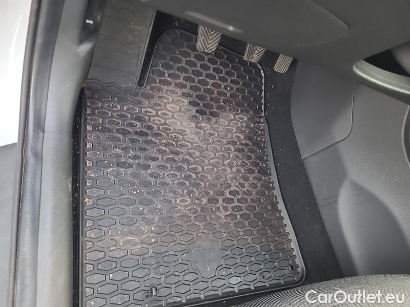  Hyundai  i30  (PD)(01.2017  ->)  kom.1.5T-GDI Family Smart #15