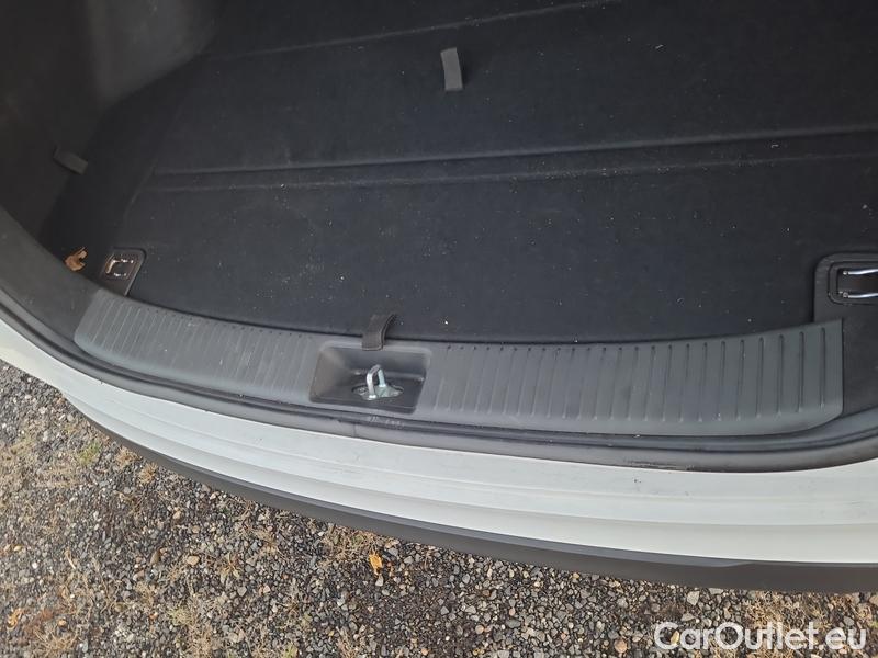  Hyundai  i30  (PD)(01.2017  ->)  kom.1.5T-GDI Family Smart #8