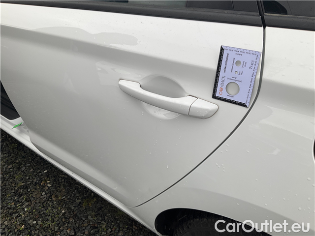  Hyundai  i30  kom.1.5i Family Comfort 5d #9