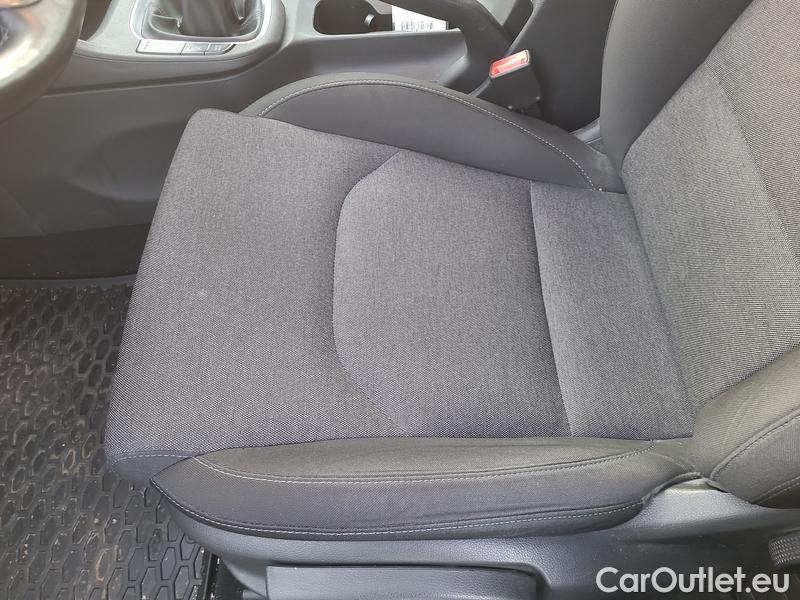  Hyundai  i30  (PD)(01.2017  ->)  kom.1.5T-GDI Family Smart #13