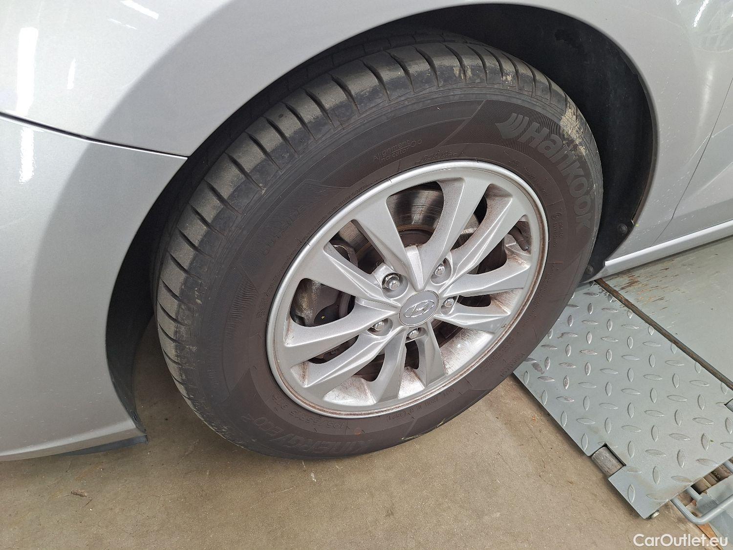  Hyundai  i30 Hyundai,  FL'20, Hyundai  5D 1.0 T-GDi 88kW Twist 5d #38