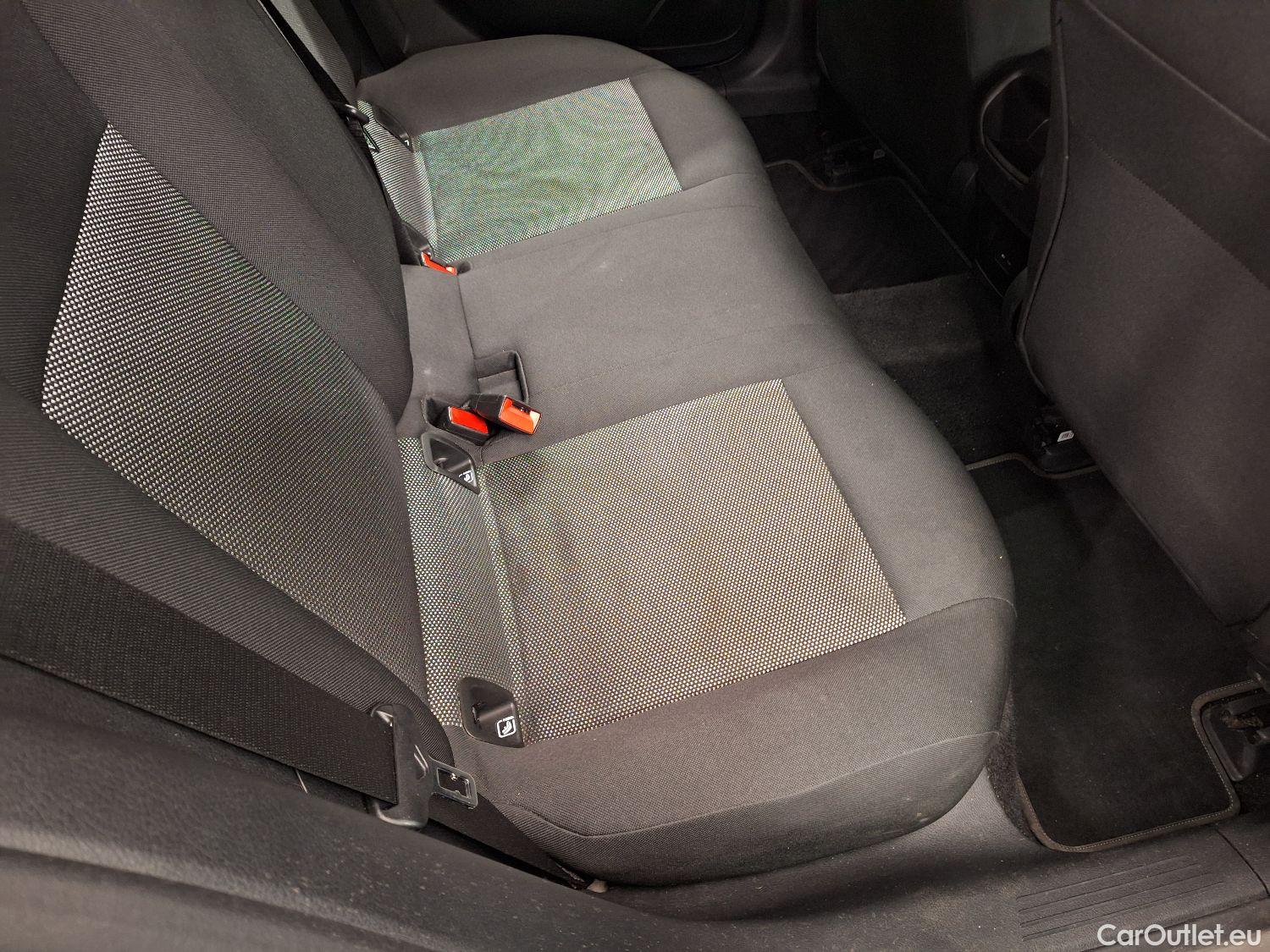  Mercedes  A-Klasse Mercedes, A-Class '18, Mercedes-Benz  A 180 d Aut. 5d #38