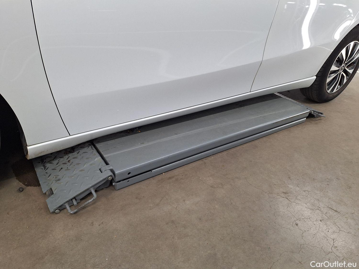  Mercedes  A-Klasse Mercedes, A-Class Berline '18, Mercedes-Benz  Limousine A 180 d DCT Busin #3