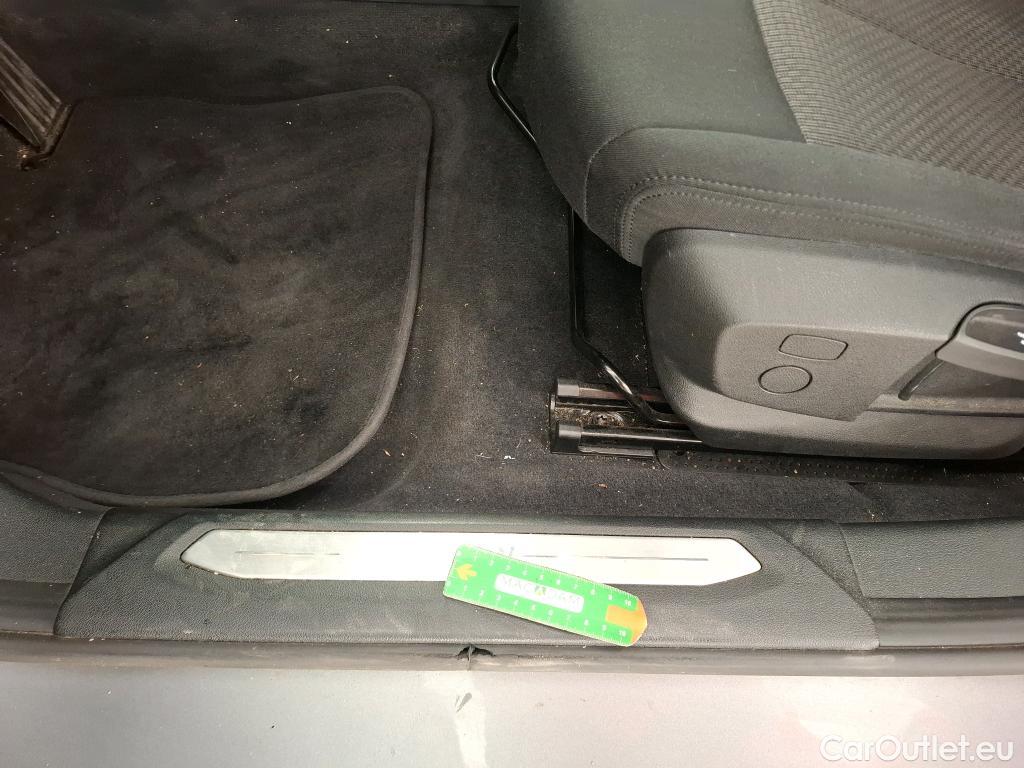  Bmw  Serie 1 BMW Série 1 / 2019 / 5P / Berline 116i DKG7 Business Design #3