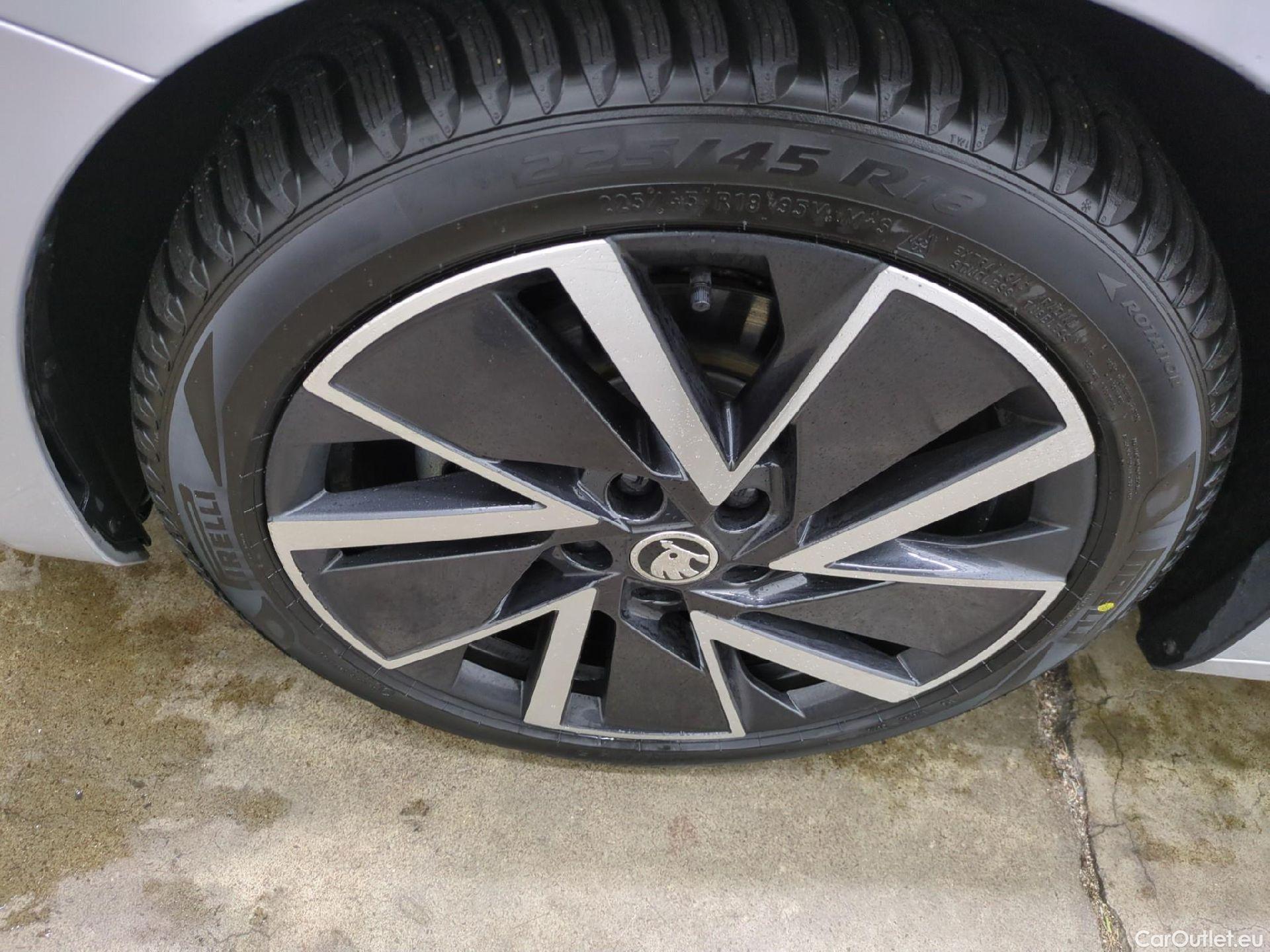  Skoda  Octavia SKODA  Combi / 2020 / 5P / Break 1.4 TSI PHEV iV 204 DSG6e Business #2