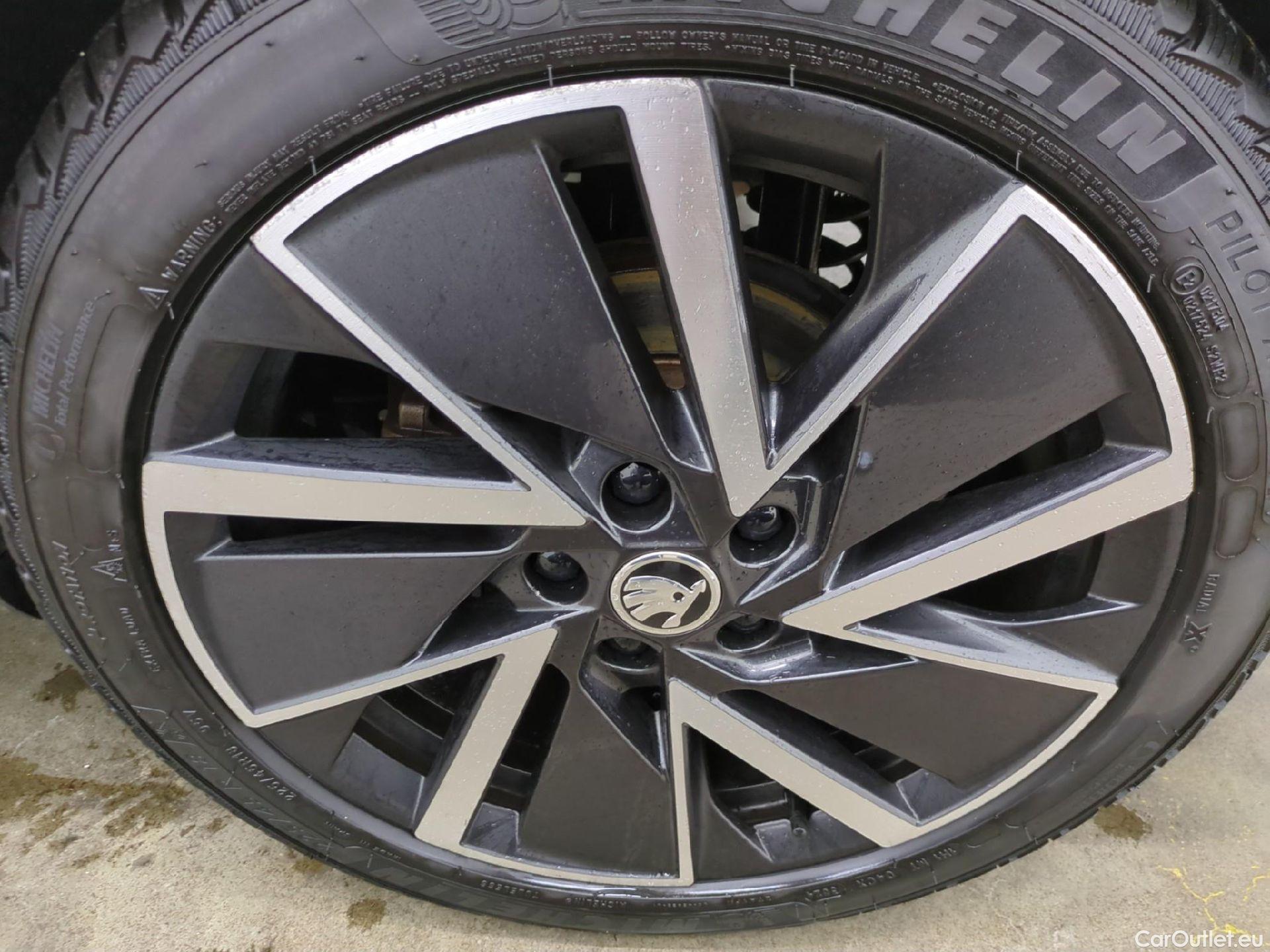  Skoda  Octavia SKODA  Combi / 2020 / 5P / Break 1.4 TSI PHEV iV 204 DSG6e Business #6