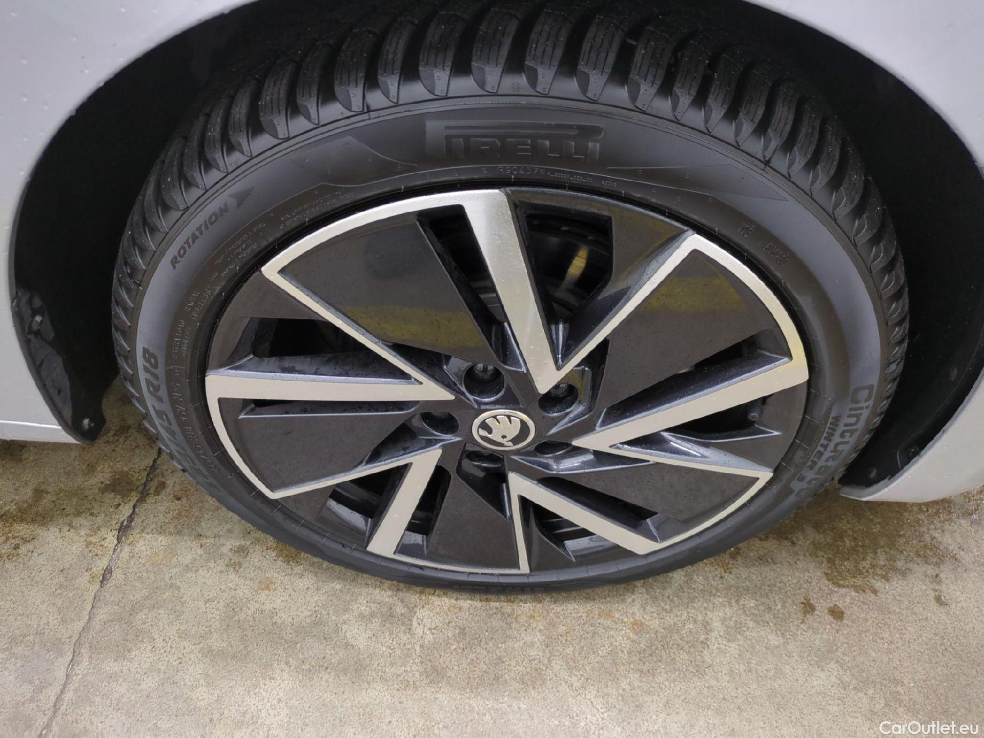  Skoda  Octavia SKODA  Combi / 2020 / 5P / Break 1.4 TSI PHEV iV 204 DSG6e Business #1