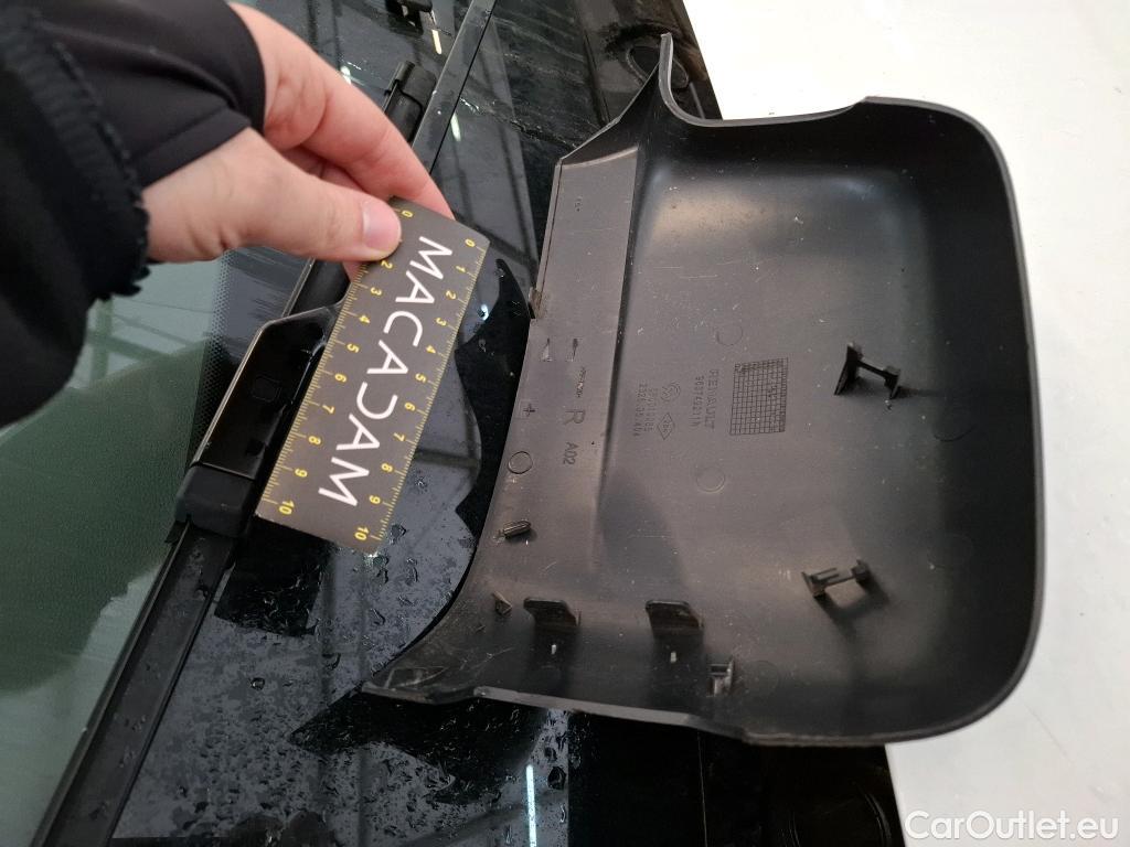  Renault  Trafic  III Fourgon L2H1 3T Grand Confort 2.0 dCi 130CV BVM6 E6d #36