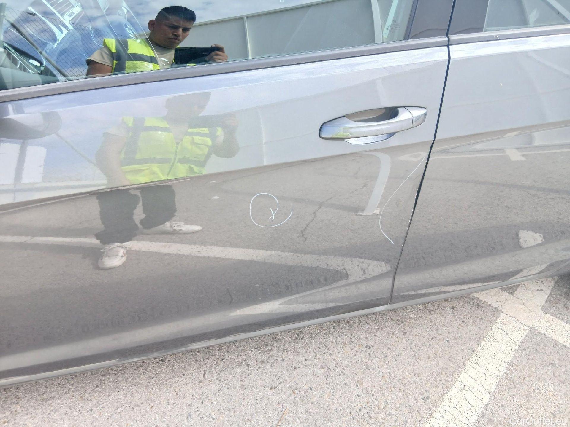  Volkswagen  Golf  VOLKSWAGEN / 2016 / 5P / familiar Last Edition 1.6 TDI 85kW(115CV) Variant #16