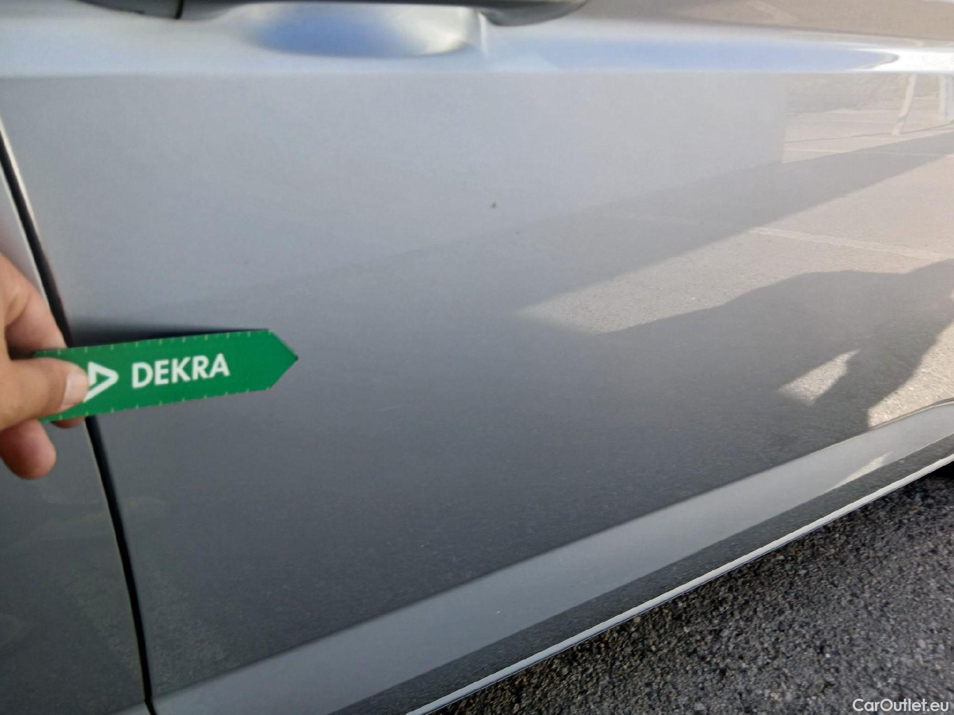  Volkswagen  Touran VOLKSWAGEN  / 2015 / 5P / monovolumen compacto Advance 2.0 TDI 90kW (122CV) #20