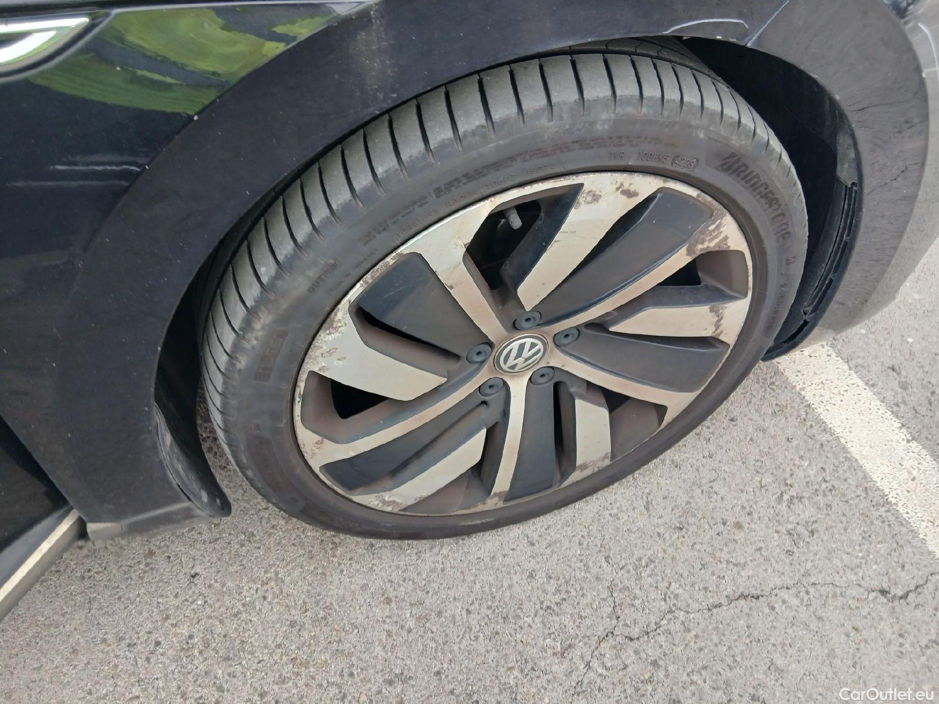  Volkswagen  Arteon VOLKSWAGEN  / 2017 / 5P / berlina con portón R-Line 2.0 TDI 110kW (150CV) #48