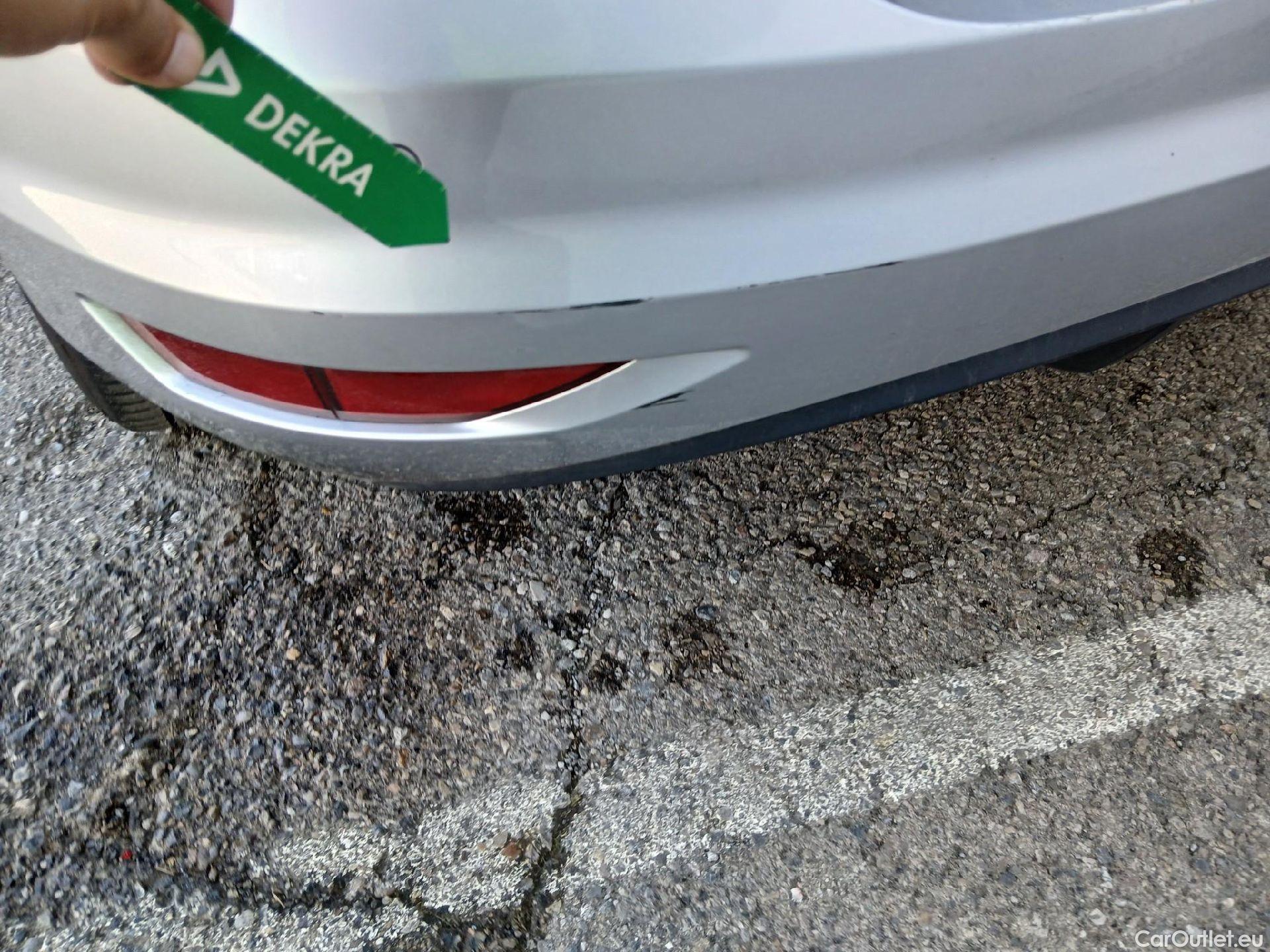  Volkswagen  Touran VOLKSWAGEN  / 2015 / 5P / monovolumen compacto Advance 2.0 TDI 90kW (122CV) #13