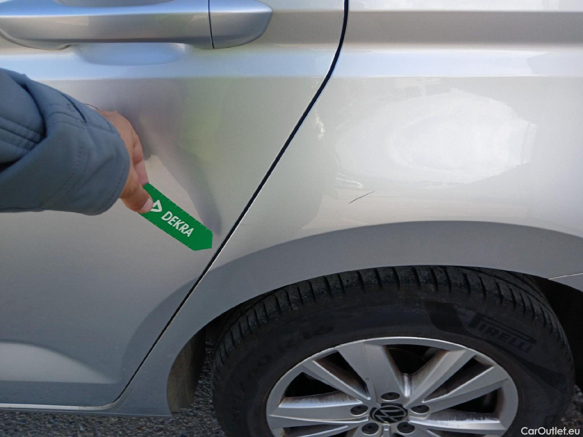  Volkswagen  Touran VOLKSWAGEN  / 2015 / 5P / monovolumen compacto Advance 2.0 TDI 90kW (122CV) #11