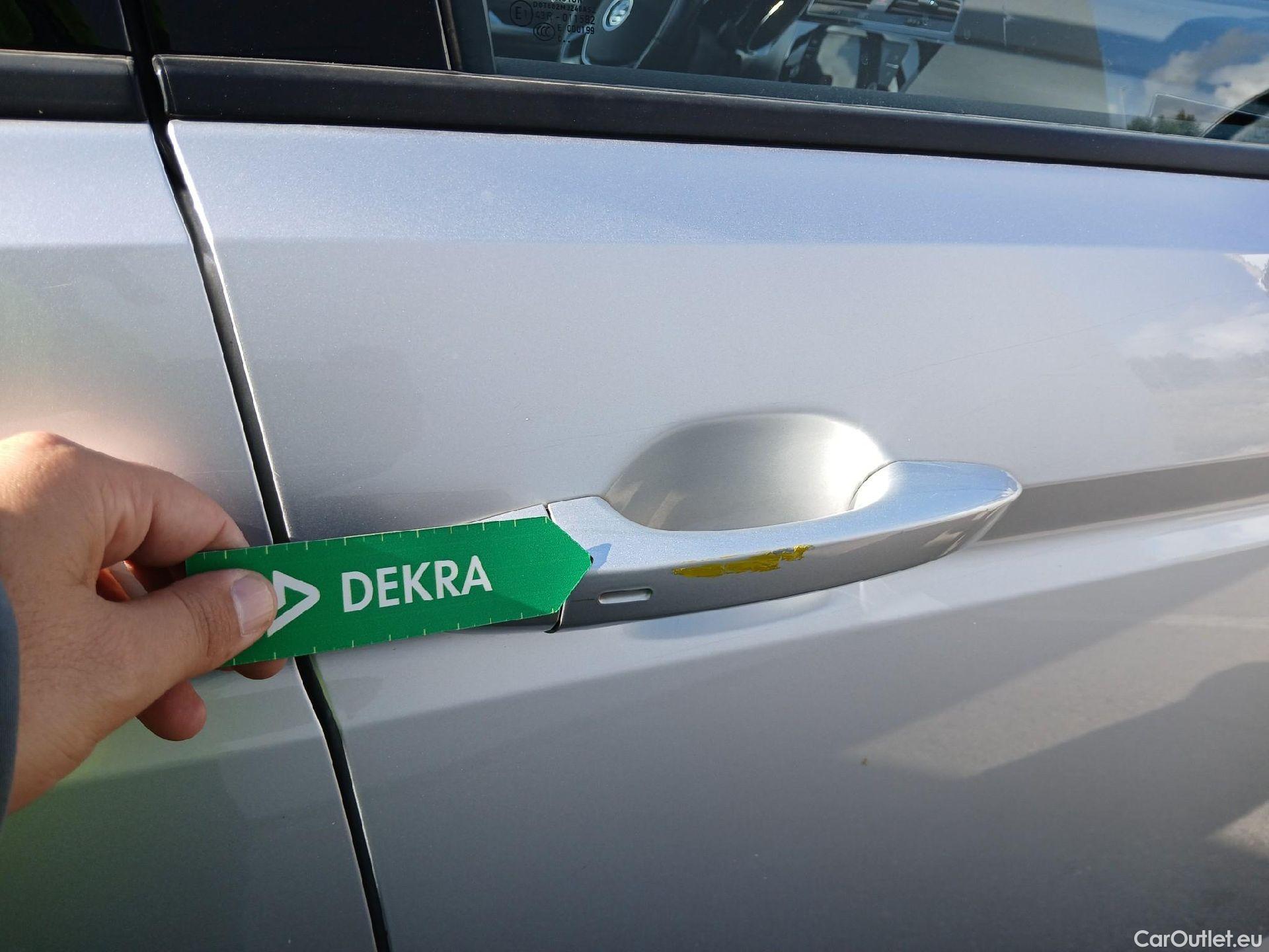  Volkswagen  Touran VOLKSWAGEN  / 2015 / 5P / monovolumen compacto Advance 2.0 TDI 90kW (122CV) #22