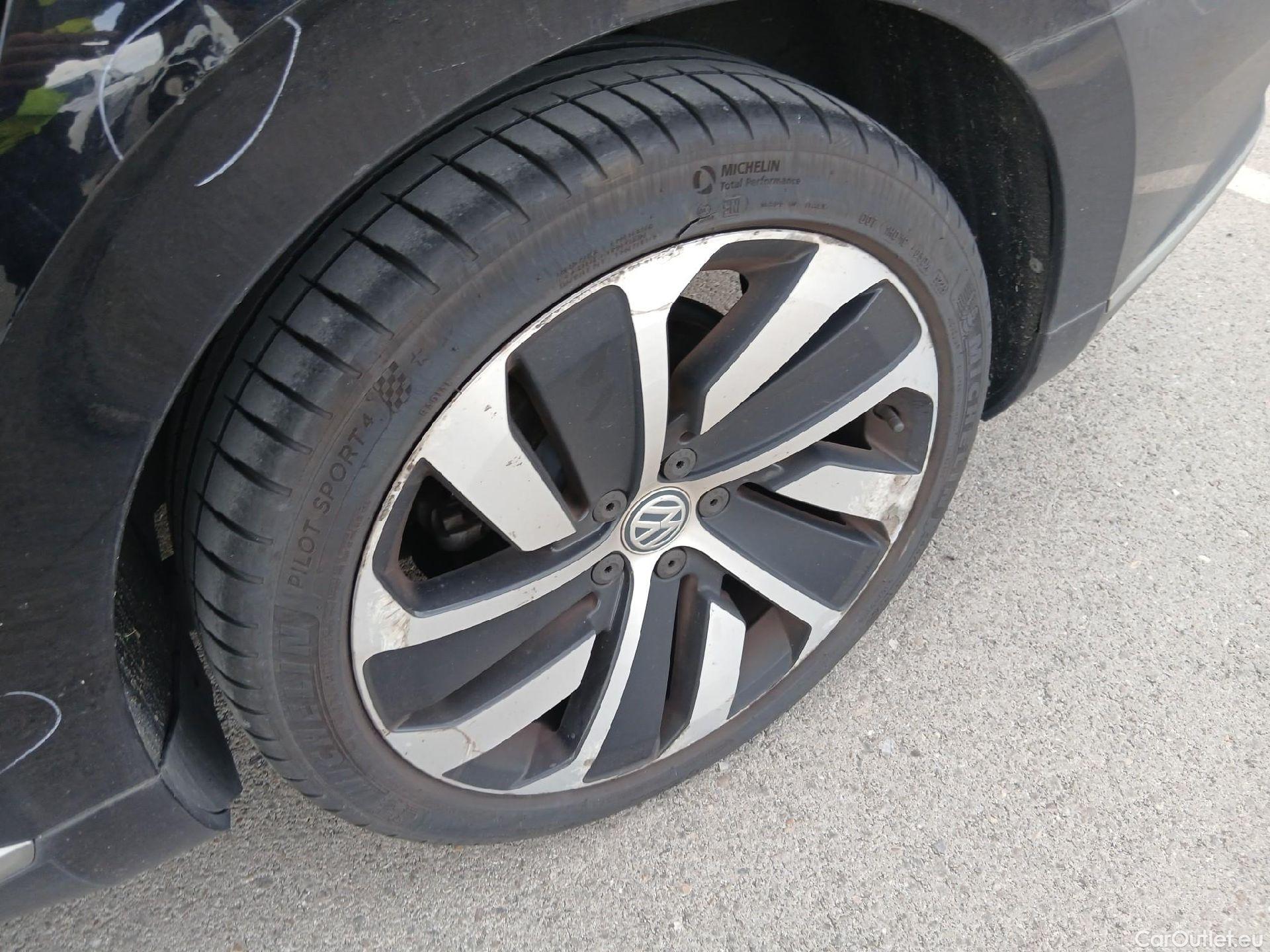  Volkswagen  Arteon VOLKSWAGEN  / 2017 / 5P / berlina con portón R-Line 2.0 TDI 110kW (150CV) #2