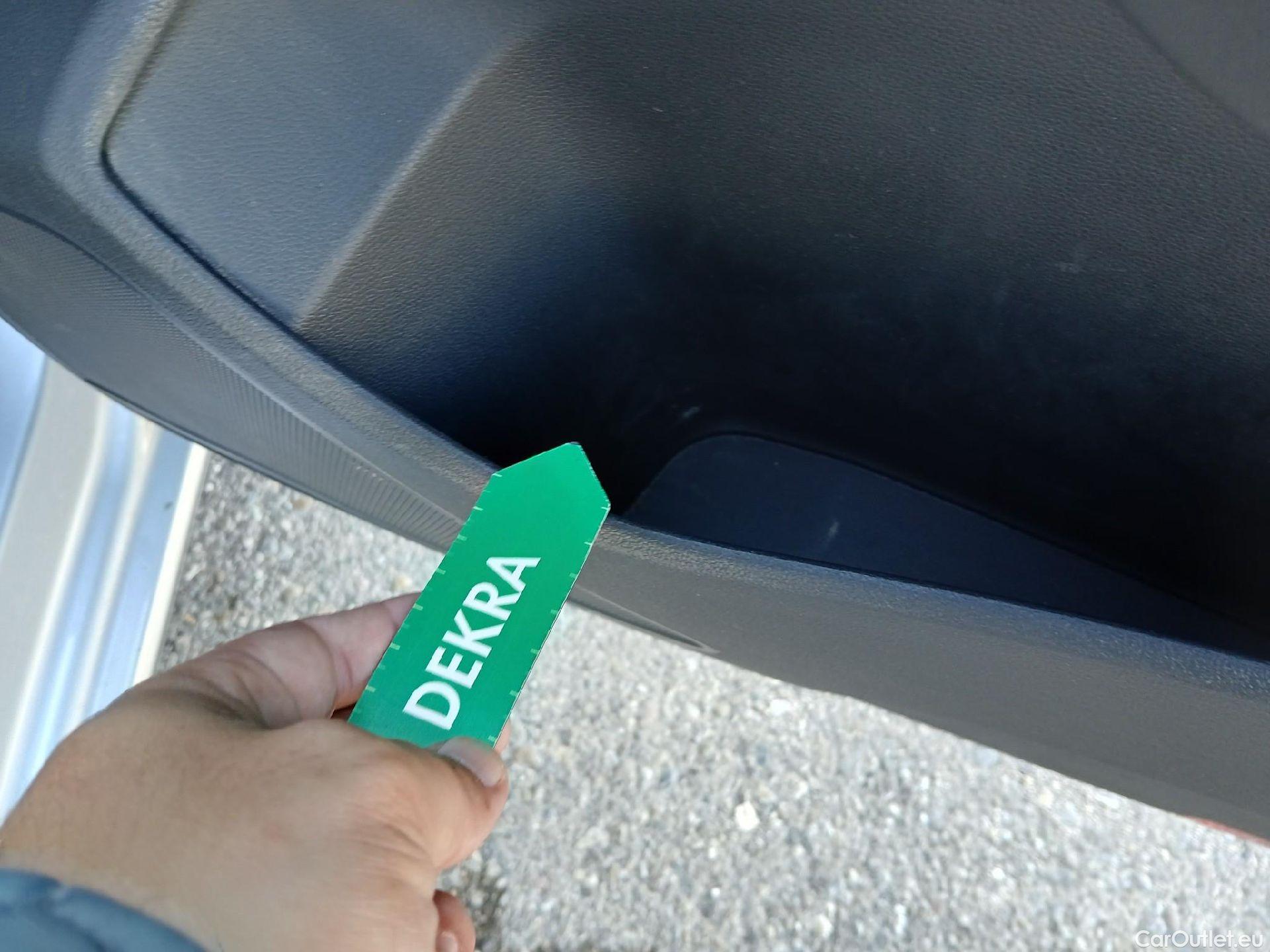  Volkswagen  Touran VOLKSWAGEN  / 2015 / 5P / monovolumen compacto Advance 2.0 TDI 90kW (122CV) #3