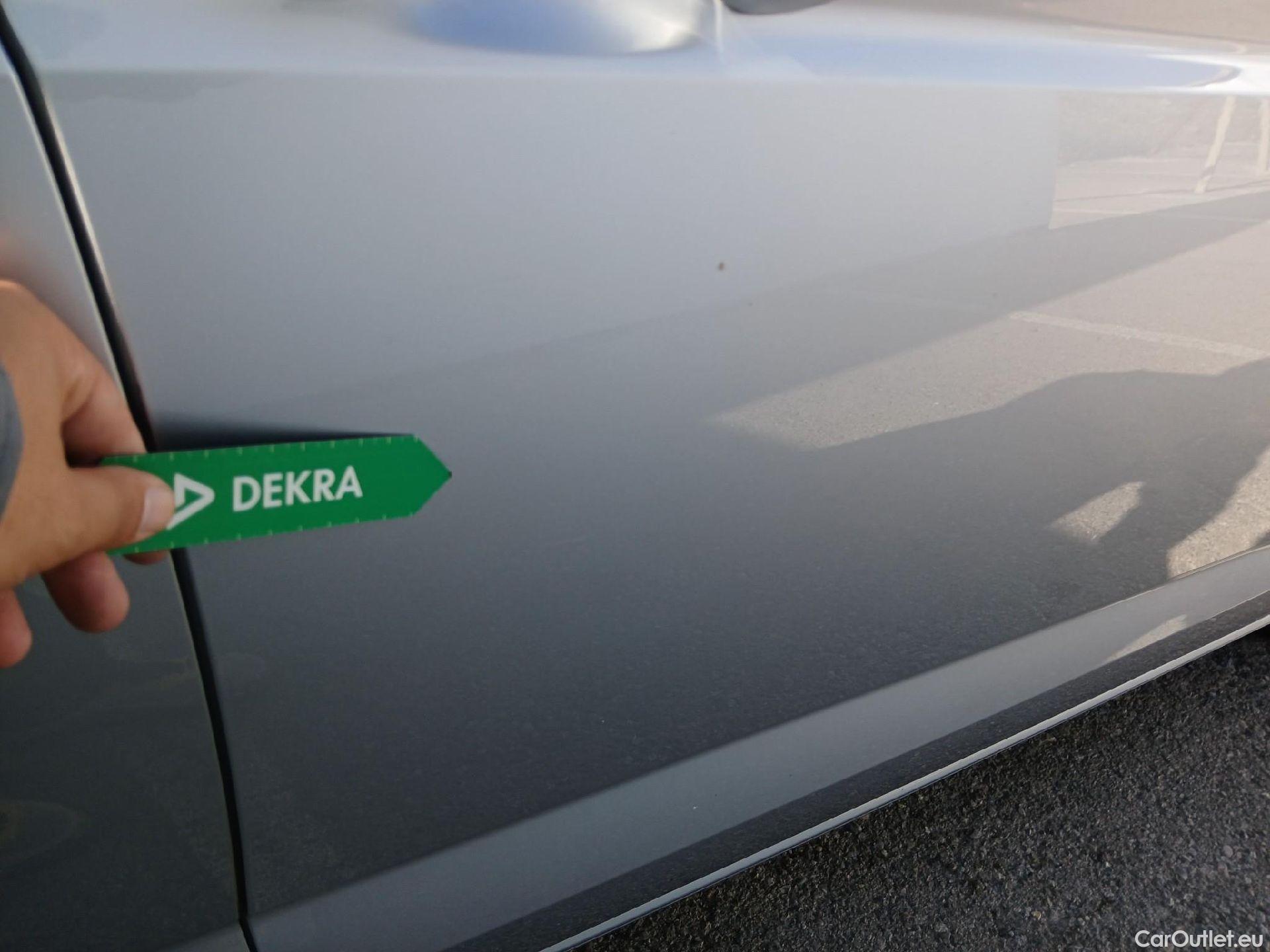  Volkswagen  Touran VOLKSWAGEN  / 2015 / 5P / monovolumen compacto Advance 2.0 TDI 90kW (122CV) #19