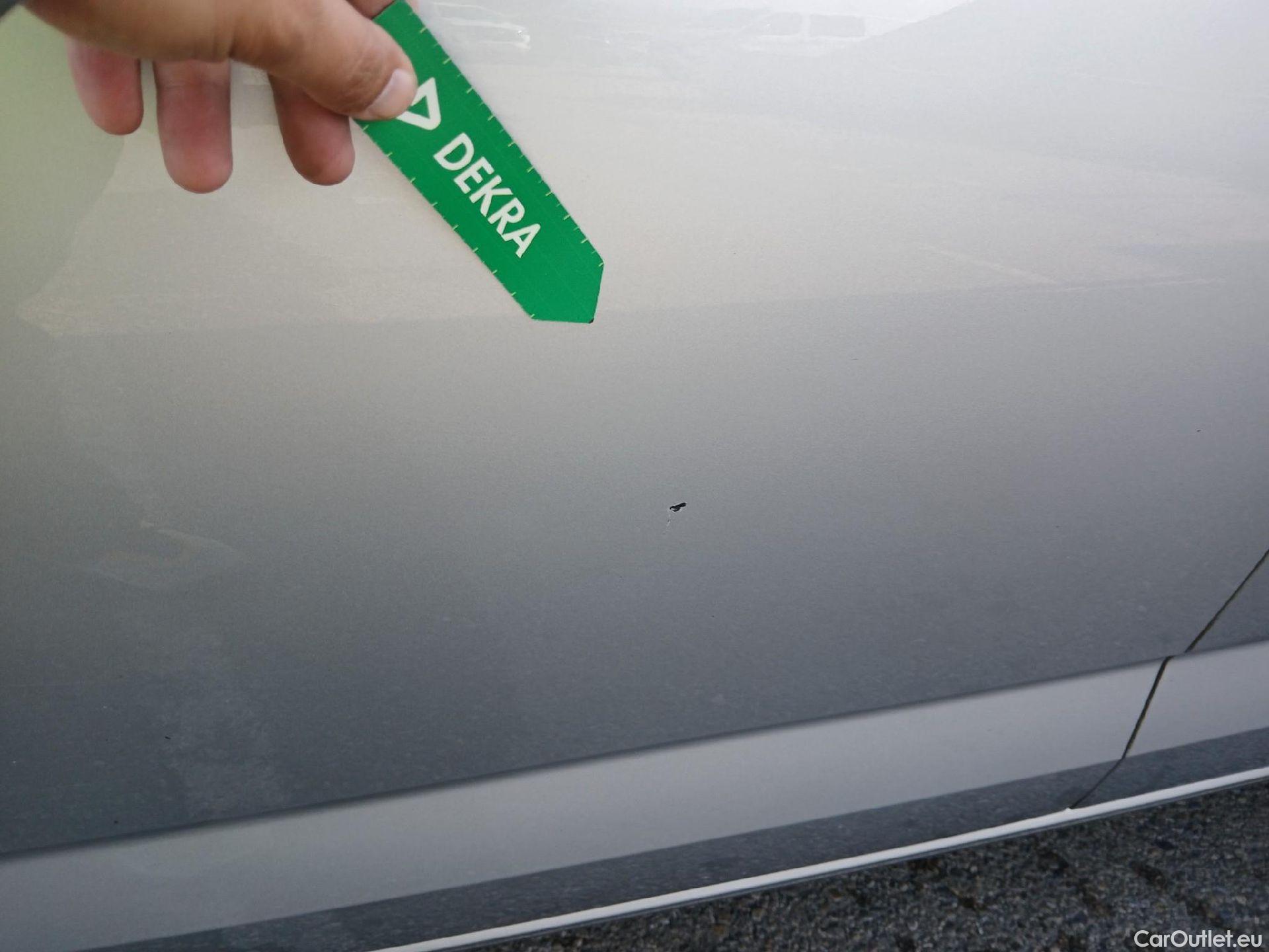  Volkswagen  Touran VOLKSWAGEN  / 2015 / 5P / monovolumen compacto Advance 2.0 TDI 90kW (122CV) #7