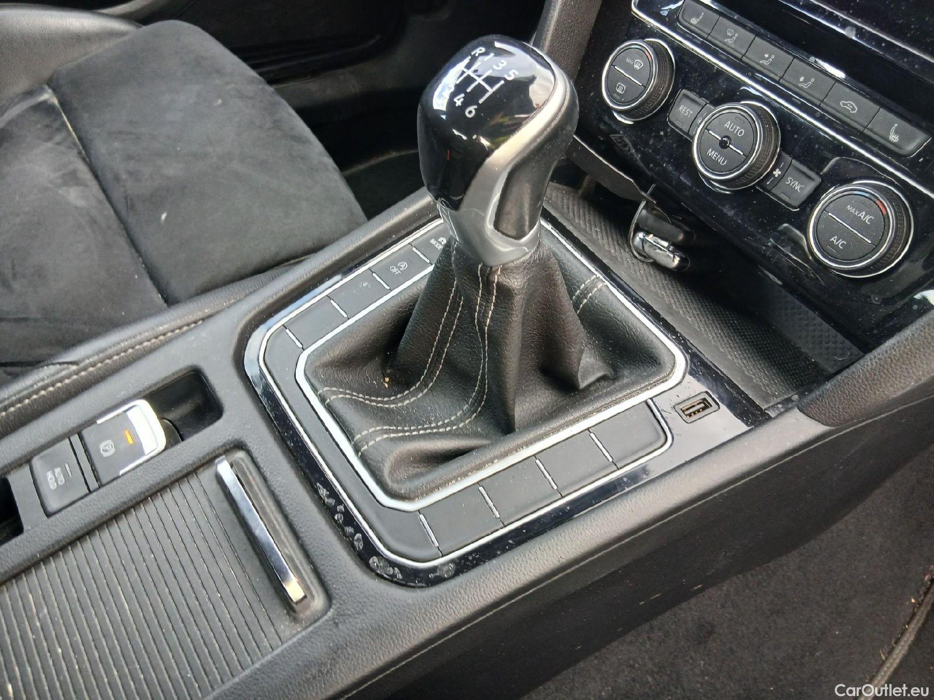  Volkswagen  Arteon VOLKSWAGEN  / 2017 / 5P / berlina con portón R-Line 2.0 TDI 110kW (150CV) #44