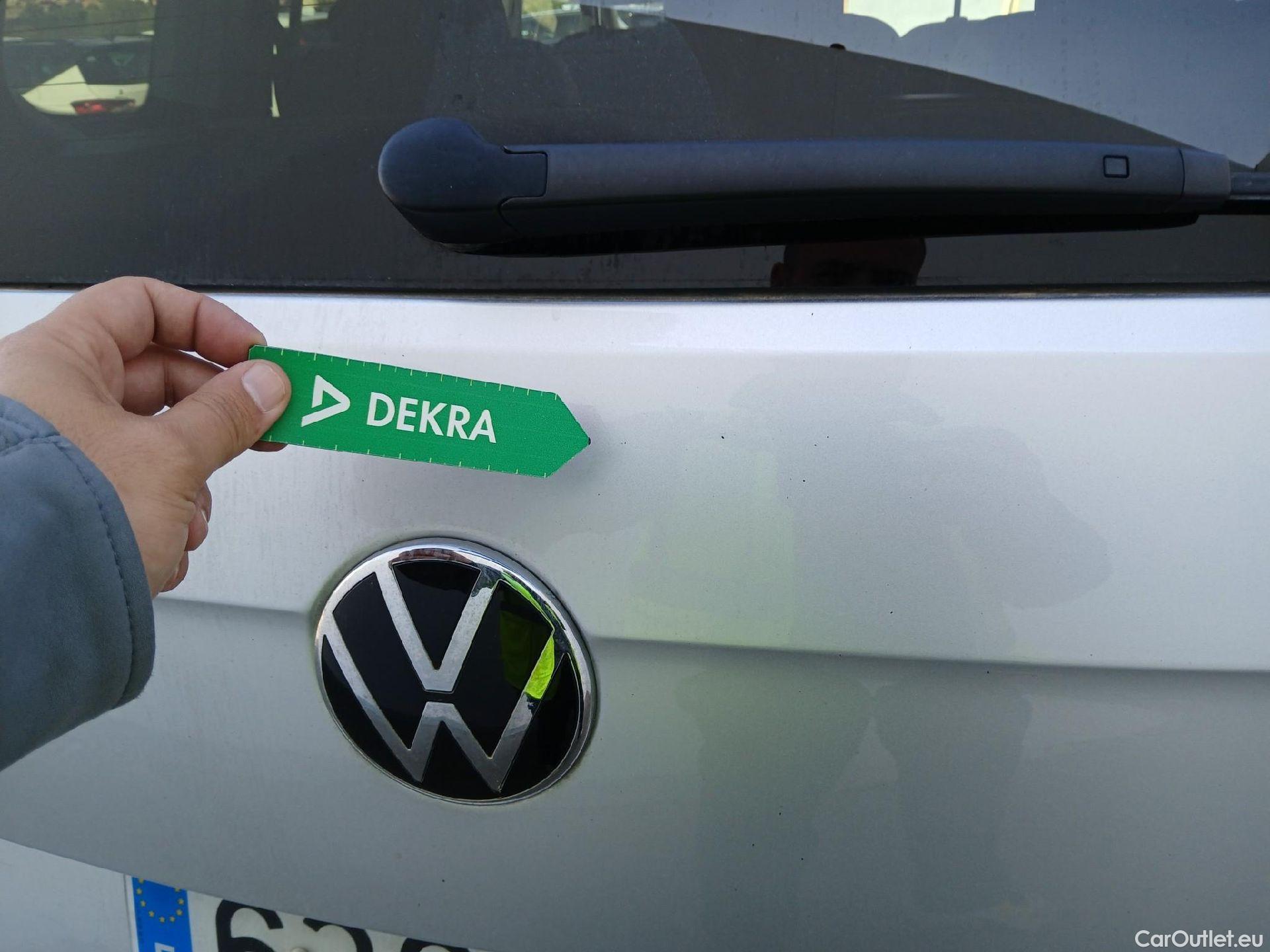  Volkswagen  Touran VOLKSWAGEN  / 2015 / 5P / monovolumen compacto Advance 2.0 TDI 90kW (122CV) #16