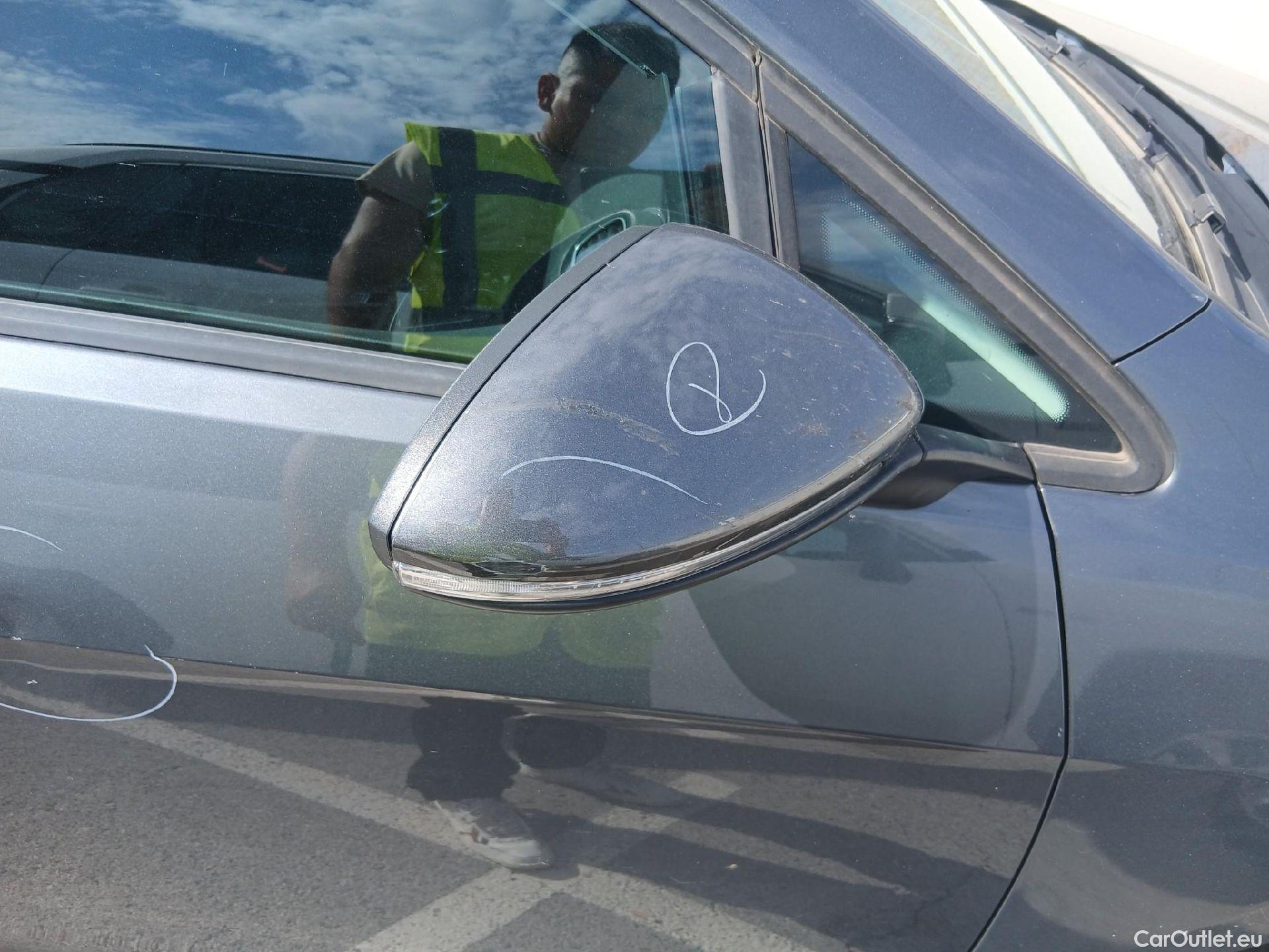  Volkswagen  Golf  VOLKSWAGEN / 2016 / 5P / familiar Last Edition 1.6 TDI 85kW(115CV) Variant #27