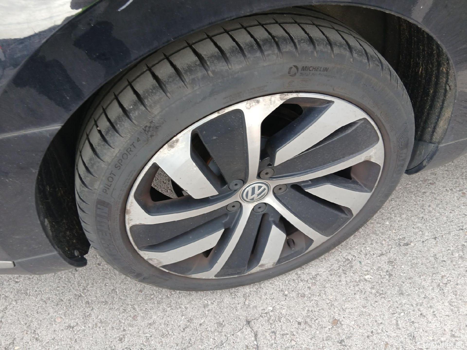  Volkswagen  Arteon VOLKSWAGEN  / 2017 / 5P / berlina con portón R-Line 2.0 TDI 110kW (150CV) #4