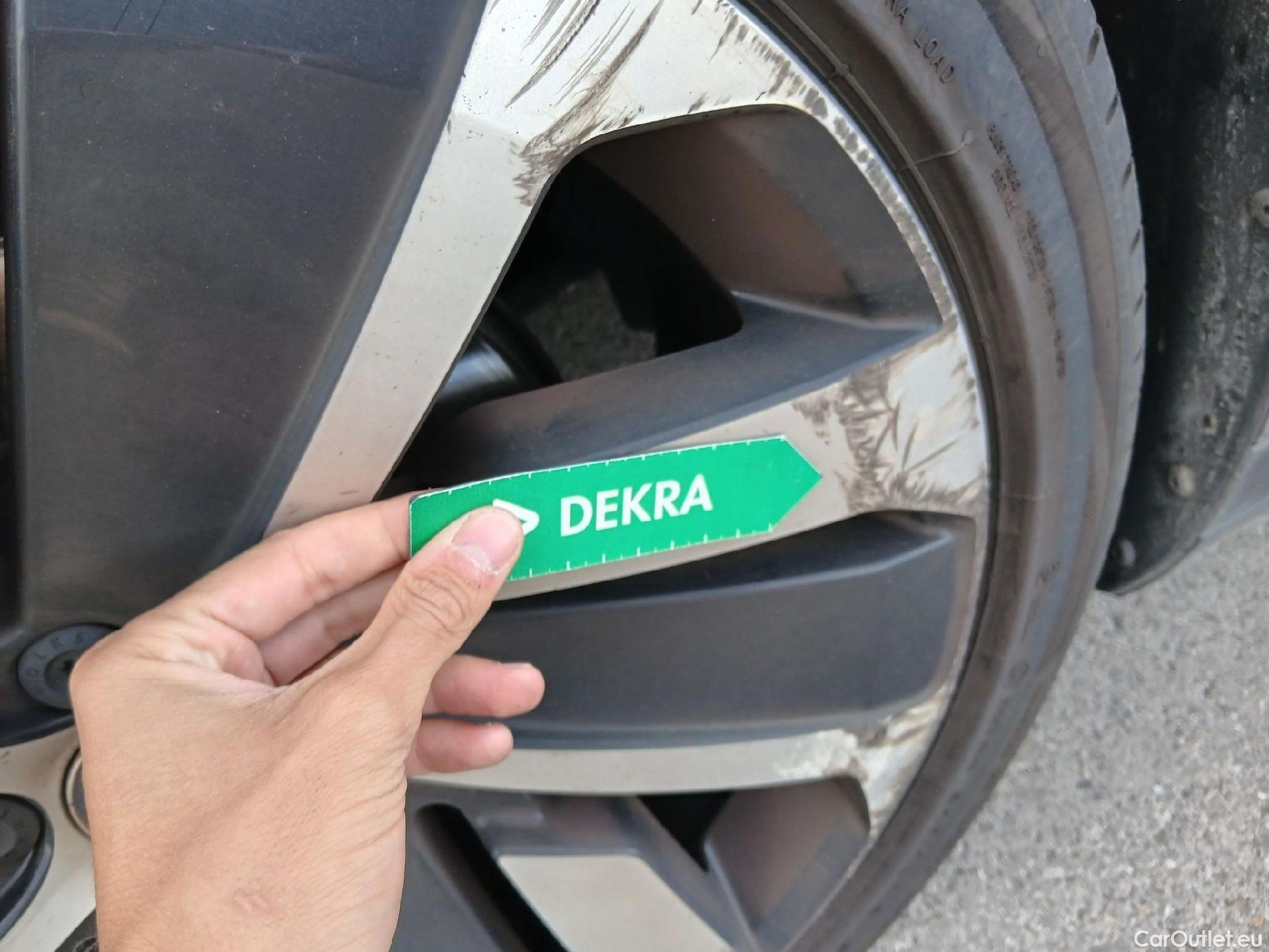  Volkswagen  Arteon VOLKSWAGEN  / 2017 / 5P / berlina con portón R-Line 2.0 TDI 110kW (150CV) #17