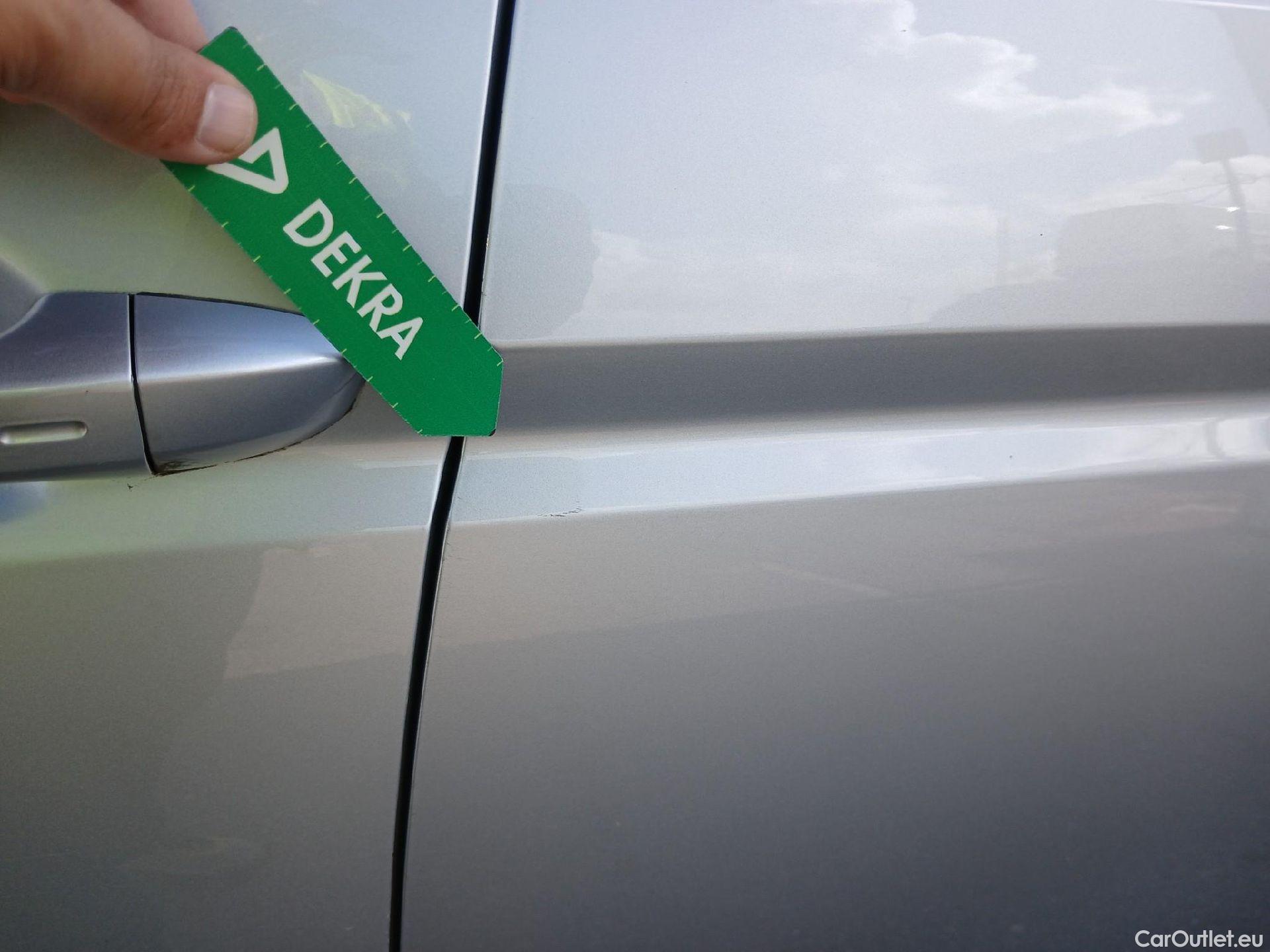  Volkswagen  Touran VOLKSWAGEN  / 2015 / 5P / monovolumen compacto Advance 2.0 TDI 90kW (122CV) #10